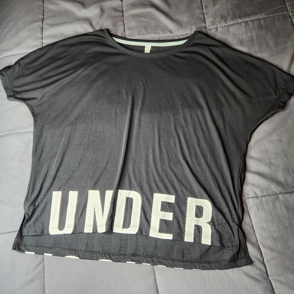 Under Armor Loose Fit Cropped Heat Gear Top